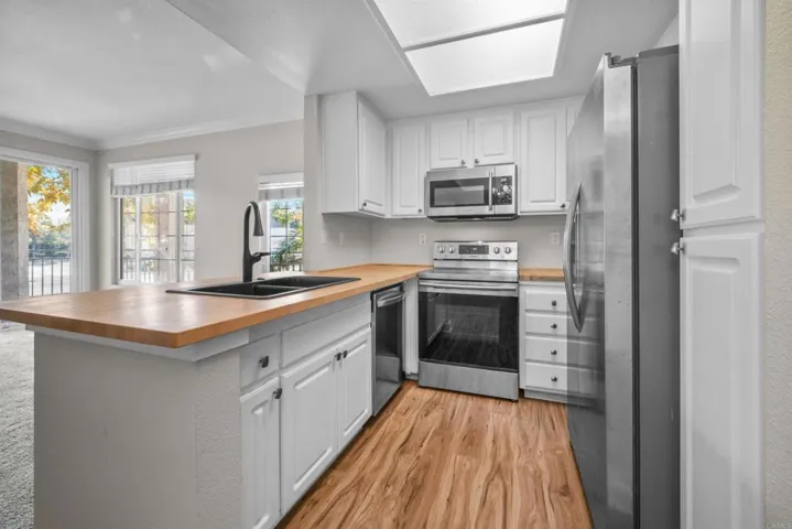 2220 Camino De La Reina 104, San Diego, California 92108