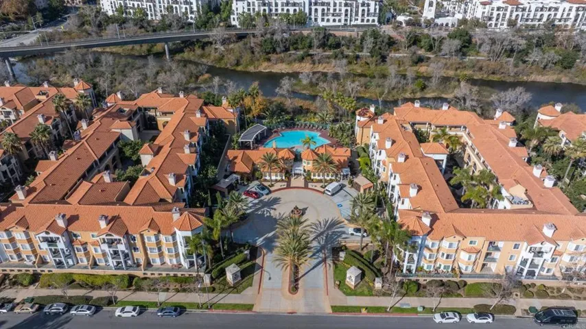 2220 Camino De La Reina 104, San Diego, California 92108
