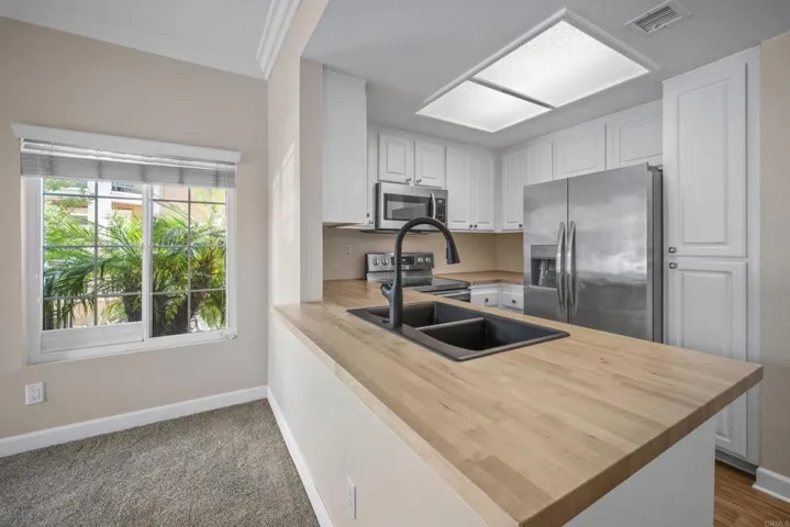 2220 Camino De La Reina 104, San Diego, California 92108
