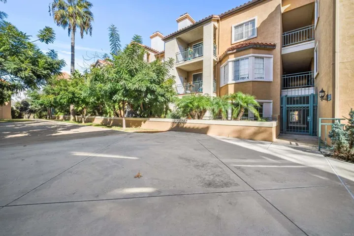 2220 Camino De La Reina 104, San Diego, California 92108