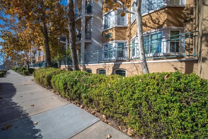 2220 Camino De La Reina 104, San Diego, California 92108