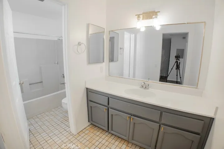 6770 N Paramount Boulevard B, Long Beach, California 90805