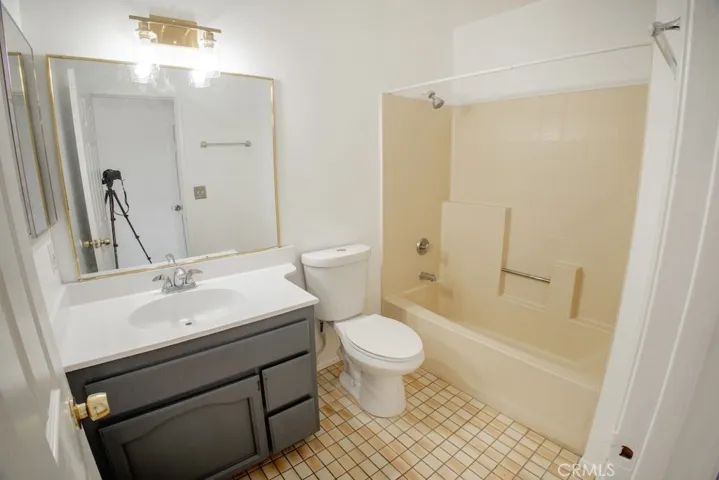 6770 N Paramount Boulevard B, Long Beach, California 90805