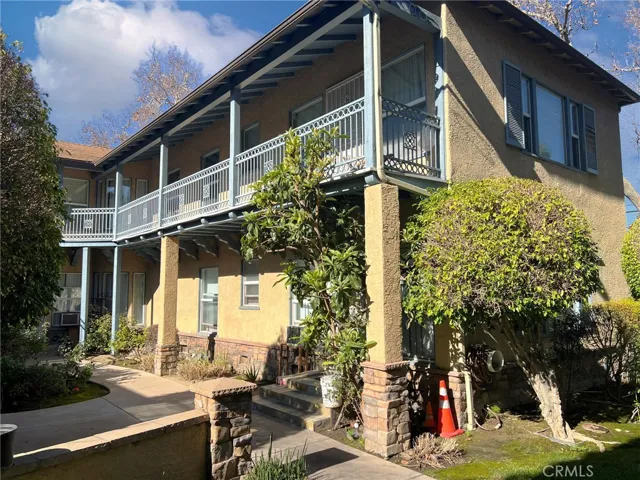 202 E Walnut Street, Santa Ana, California 92701