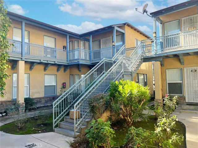 202 E Walnut Street, Santa Ana, California 92701