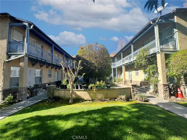 202 E Walnut Street, Santa Ana, California 92701
