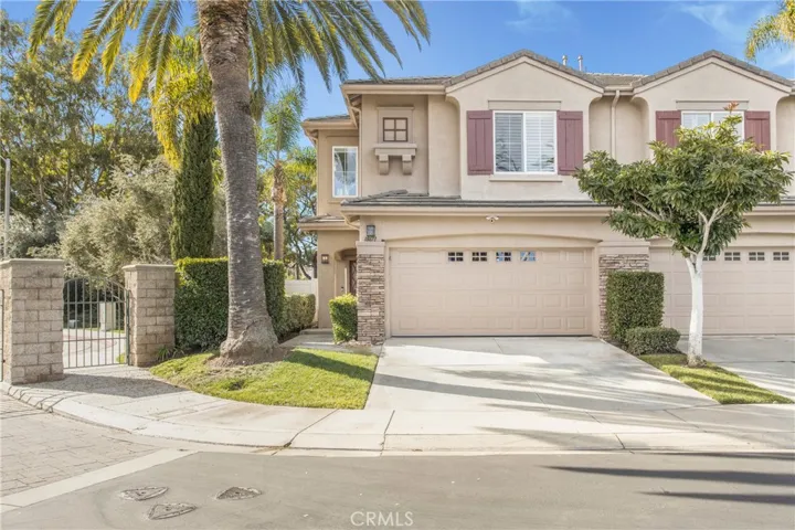 Full driveway in addition to a 2 car garage