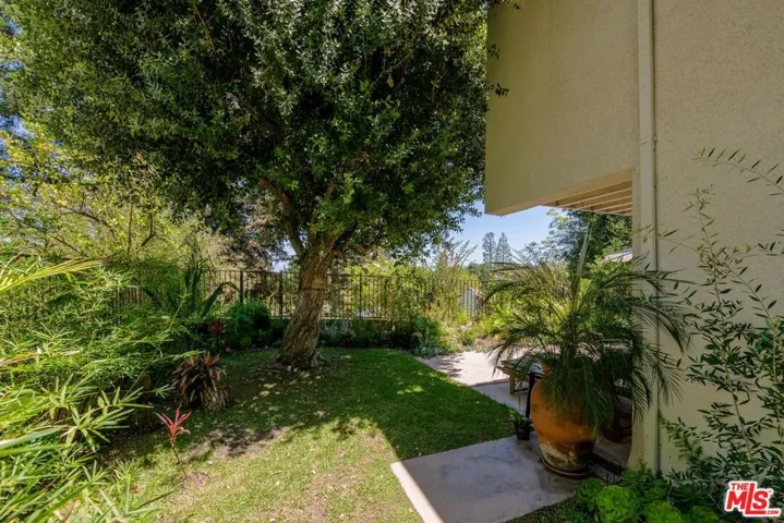 2736 Bottlebrush Drive, Los Angeles, California 90077
