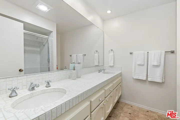 2736 Bottlebrush Drive, Los Angeles, California 90077