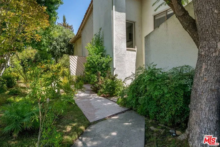 2736 Bottlebrush Drive, Los Angeles, California 90077