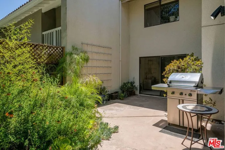 2736 Bottlebrush Drive, Los Angeles, California 90077