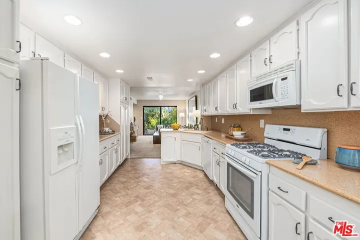 2736 Bottlebrush Drive, Los Angeles, California 90077