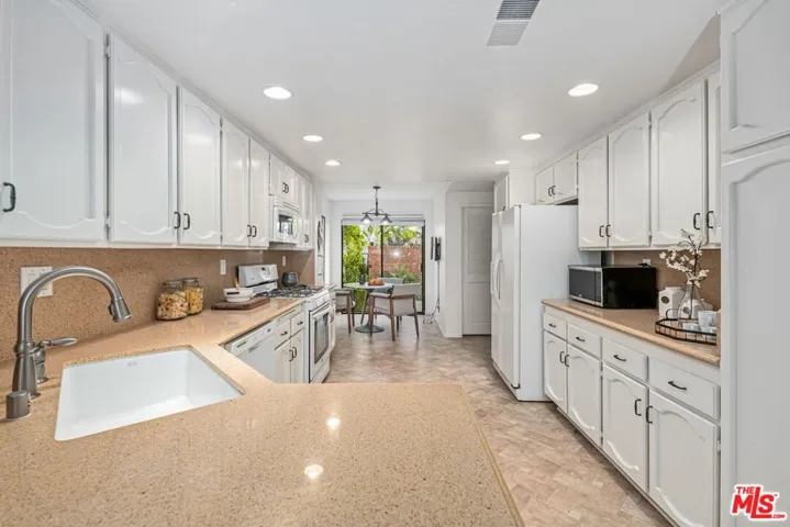 2736 Bottlebrush Drive, Los Angeles, California 90077