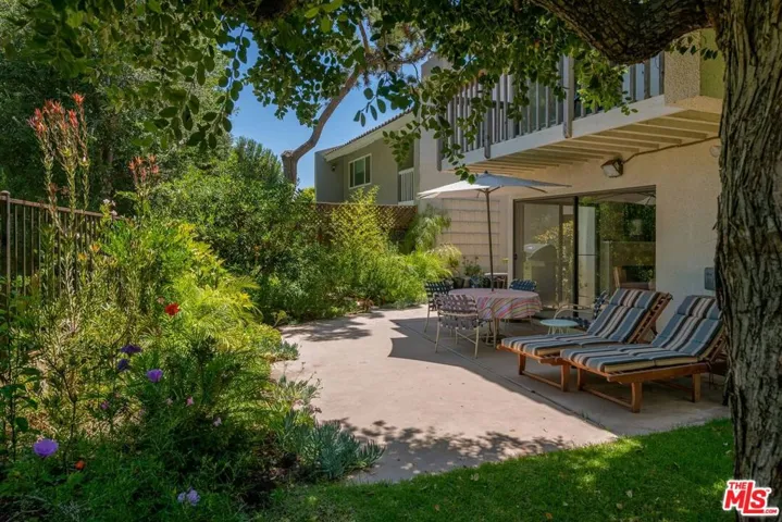 2736 Bottlebrush Drive, Los Angeles, California 90077