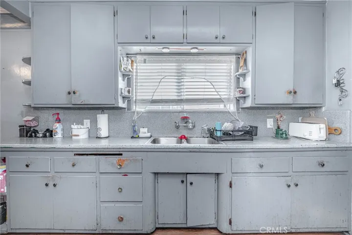 2560 Indiana Avenue, South Gate, California 90280