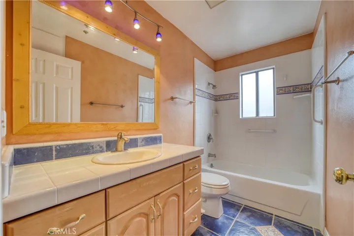 Upstairs full bath
