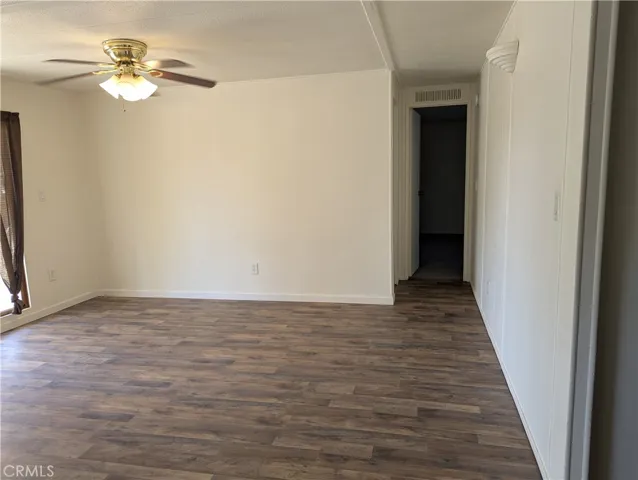 Large Dining room and center entrance