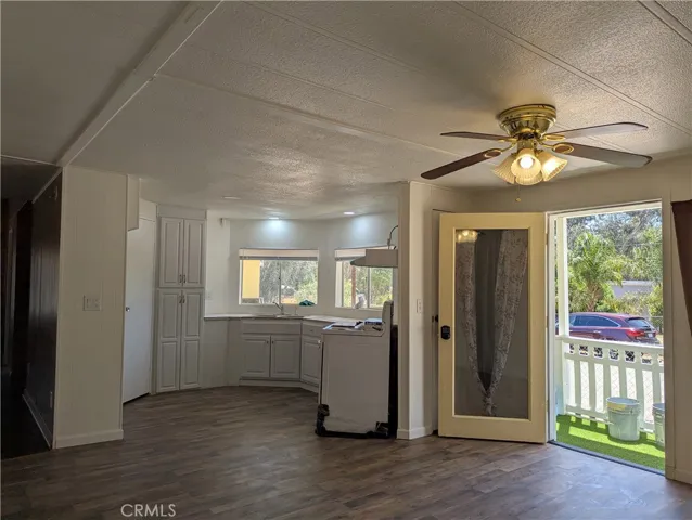 Dining room to kitchen