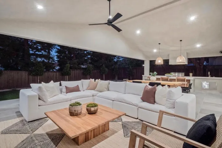 18639 Ravenwood Drive, Saratoga, California 95070