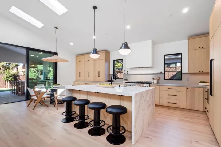 18639 Ravenwood Drive, Saratoga, California 95070