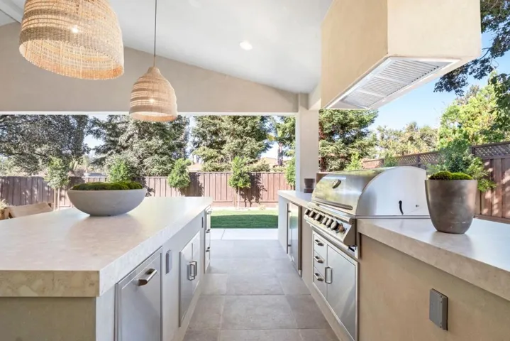 18639 Ravenwood Drive, Saratoga, California 95070