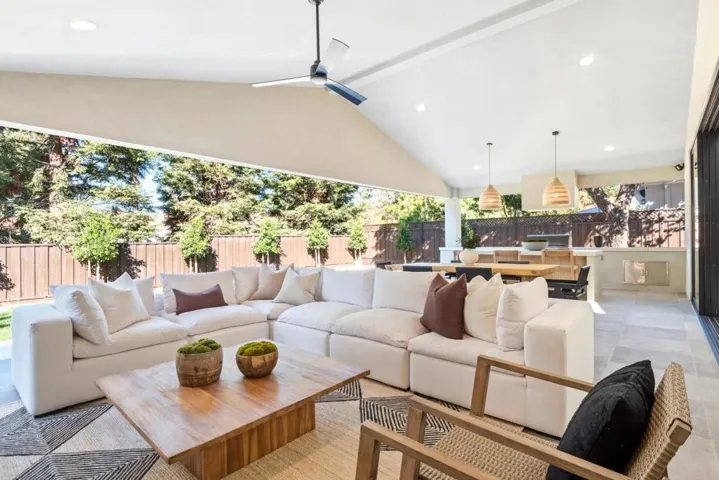 18639 Ravenwood Drive, Saratoga, California 95070