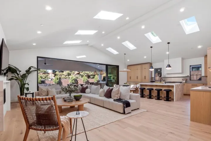 18639 Ravenwood Drive, Saratoga, California 95070