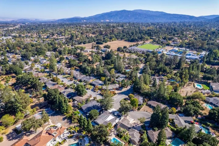 18639 Ravenwood Drive, Saratoga, California 95070