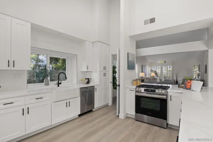 2021 Columbus Way, Vista, California 92081