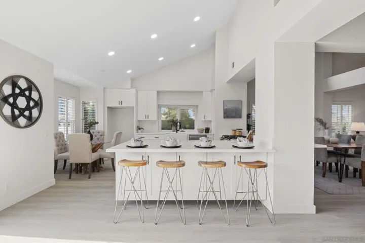 2021 Columbus Way, Vista, California 92081