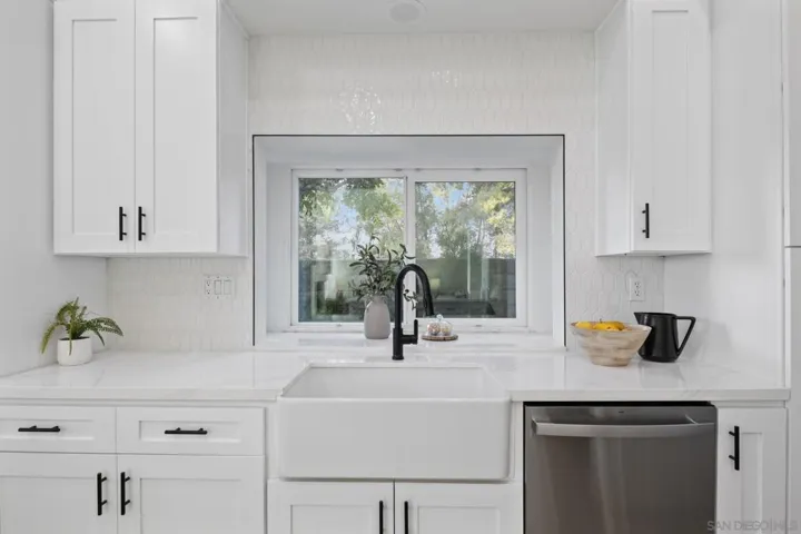 2021 Columbus Way, Vista, California 92081