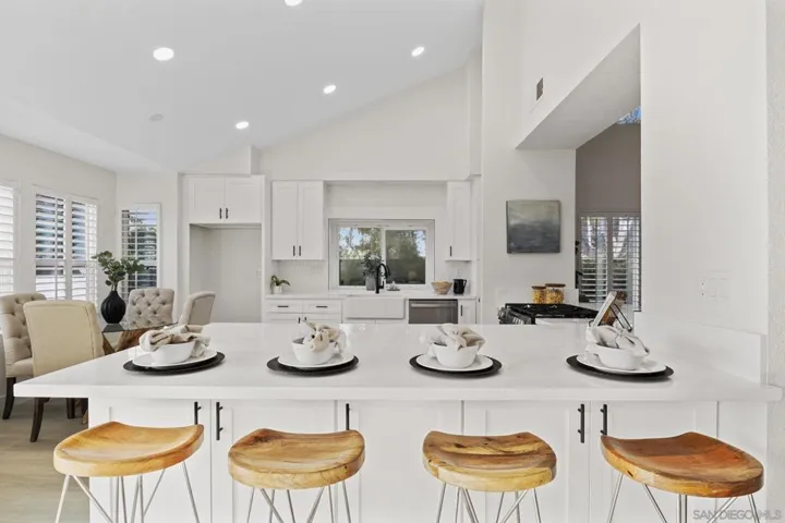 2021 Columbus Way, Vista, California 92081
