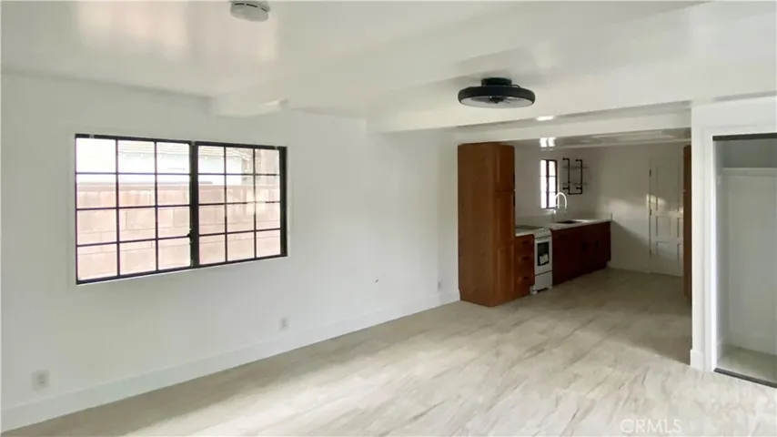 Big Guest Unit has mirrored closet