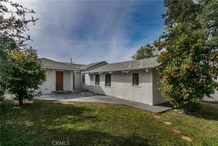 Attached Guest Unit has 2 separate entrances