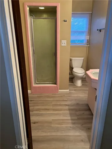 pink bath w new floors