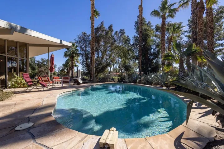 Swimming Pool/Hot Tub/Sauna