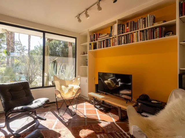 Bedroom 3/Library