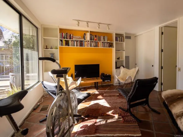 Bedroom 3/ Library