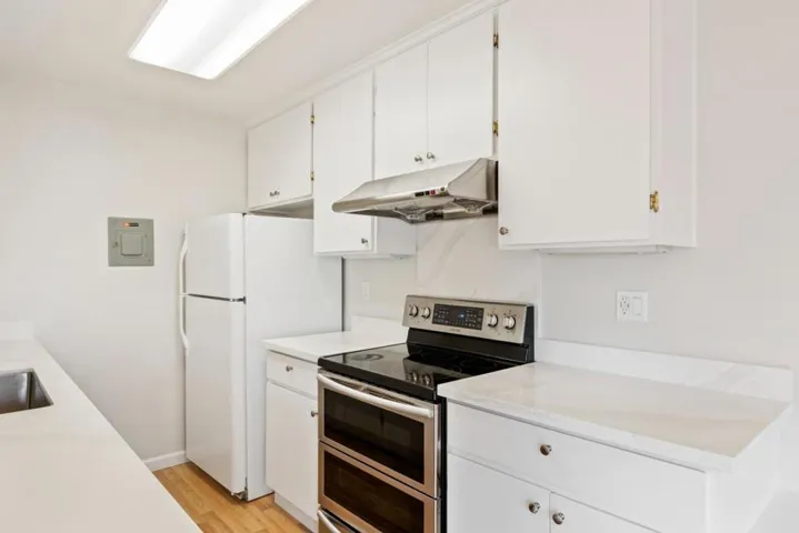 2454 W Bayshore Road 2, Palo Alto, California 94303