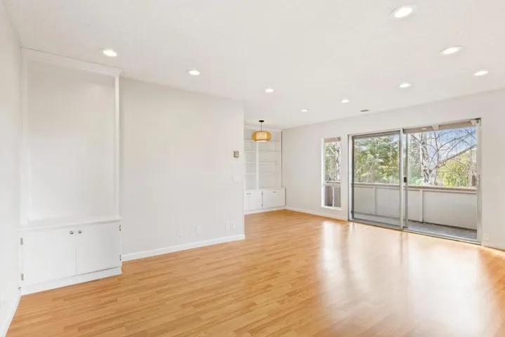 2454 W Bayshore Road 2, Palo Alto, California 94303