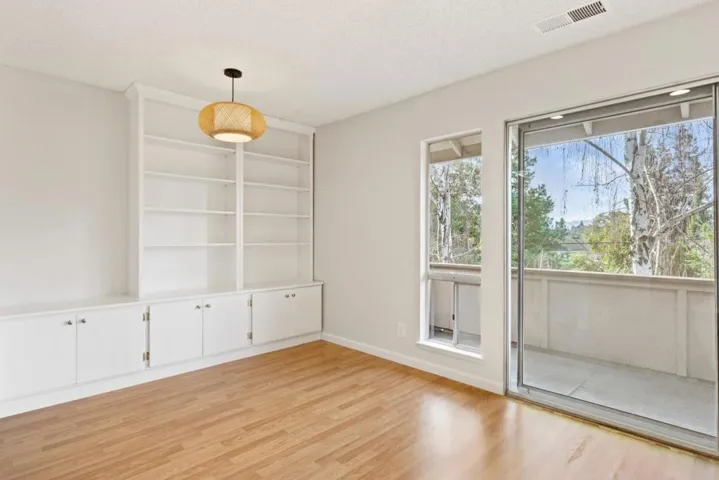 2454 W Bayshore Road 2, Palo Alto, California 94303