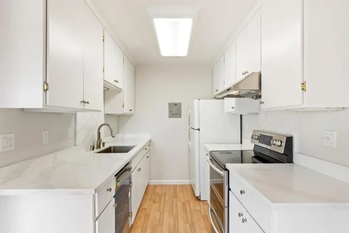 2454 W Bayshore Road 2, Palo Alto, California 94303