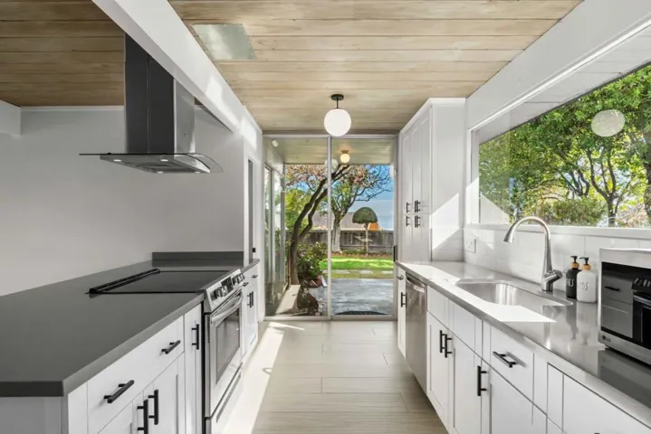 1700 Hunt Drive, Burlingame, California 94010