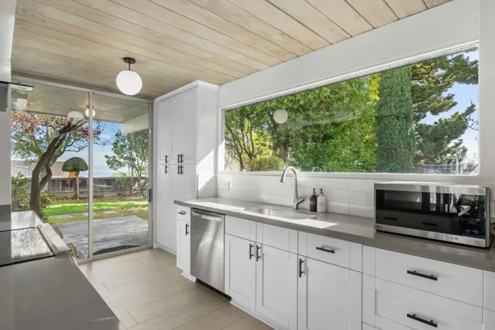 1700 Hunt Drive, Burlingame, California 94010
