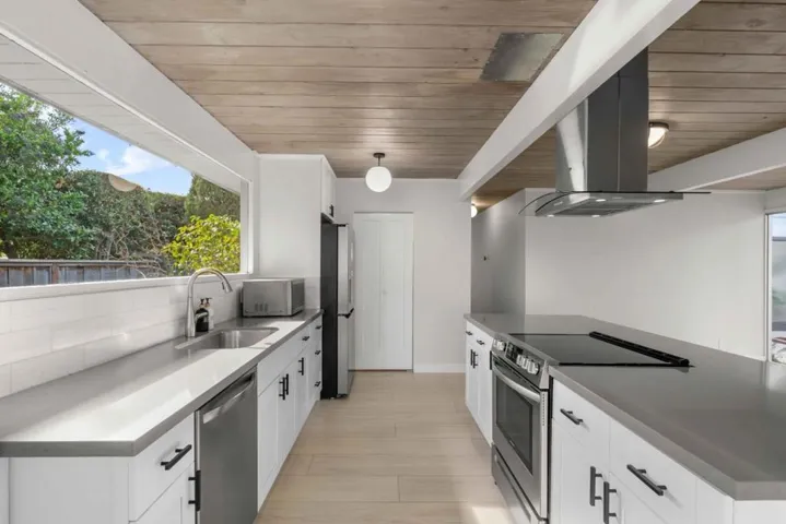 1700 Hunt Drive, Burlingame, California 94010