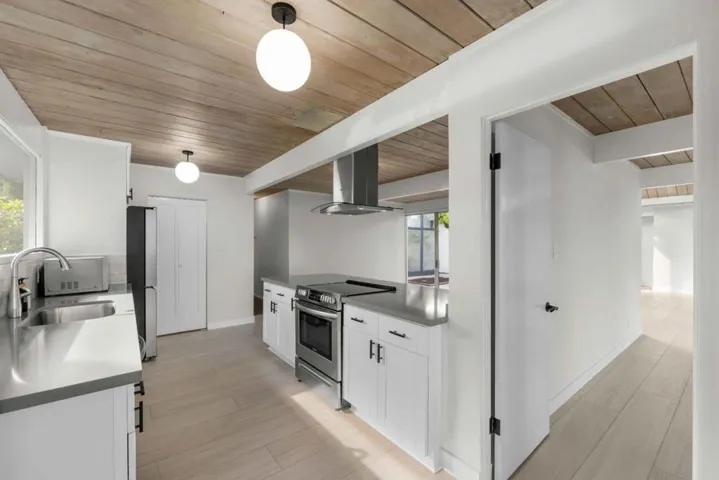 1700 Hunt Drive, Burlingame, California 94010