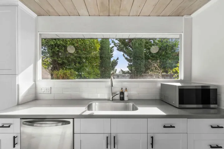 1700 Hunt Drive, Burlingame, California 94010