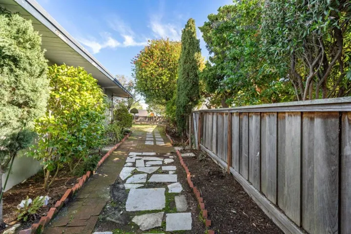 1700 Hunt Drive, Burlingame, California 94010