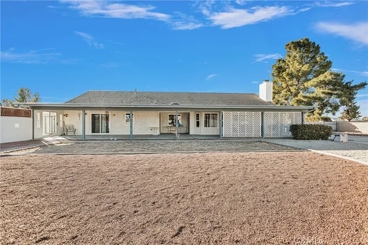 Huge yard great for BBQ's and outdoor gatherings.