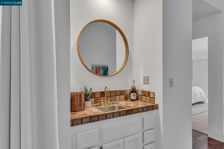 Wet bar